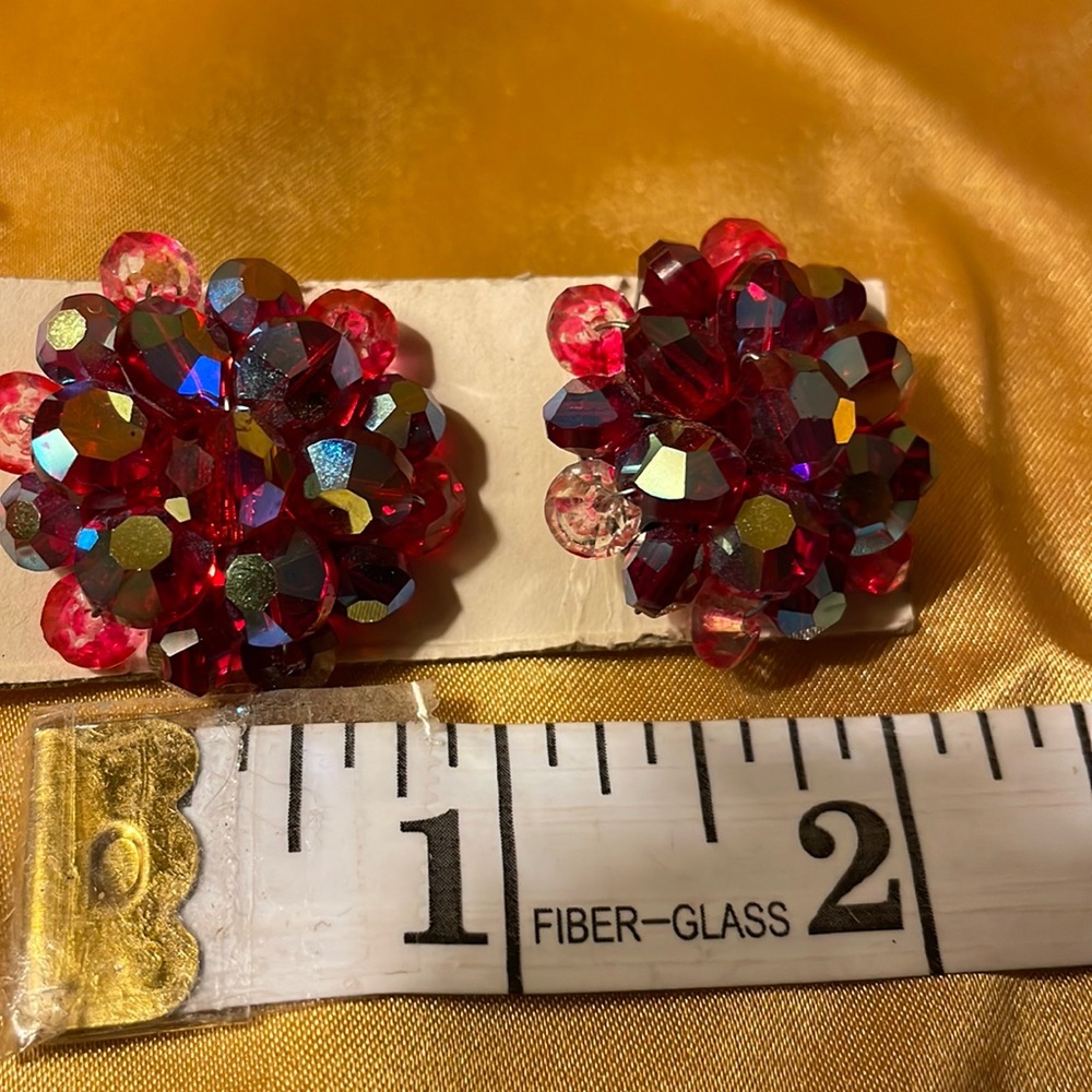 Vintage clip earrings irredentist red & pink cluster design w/silver backs - Picture 3 of 3